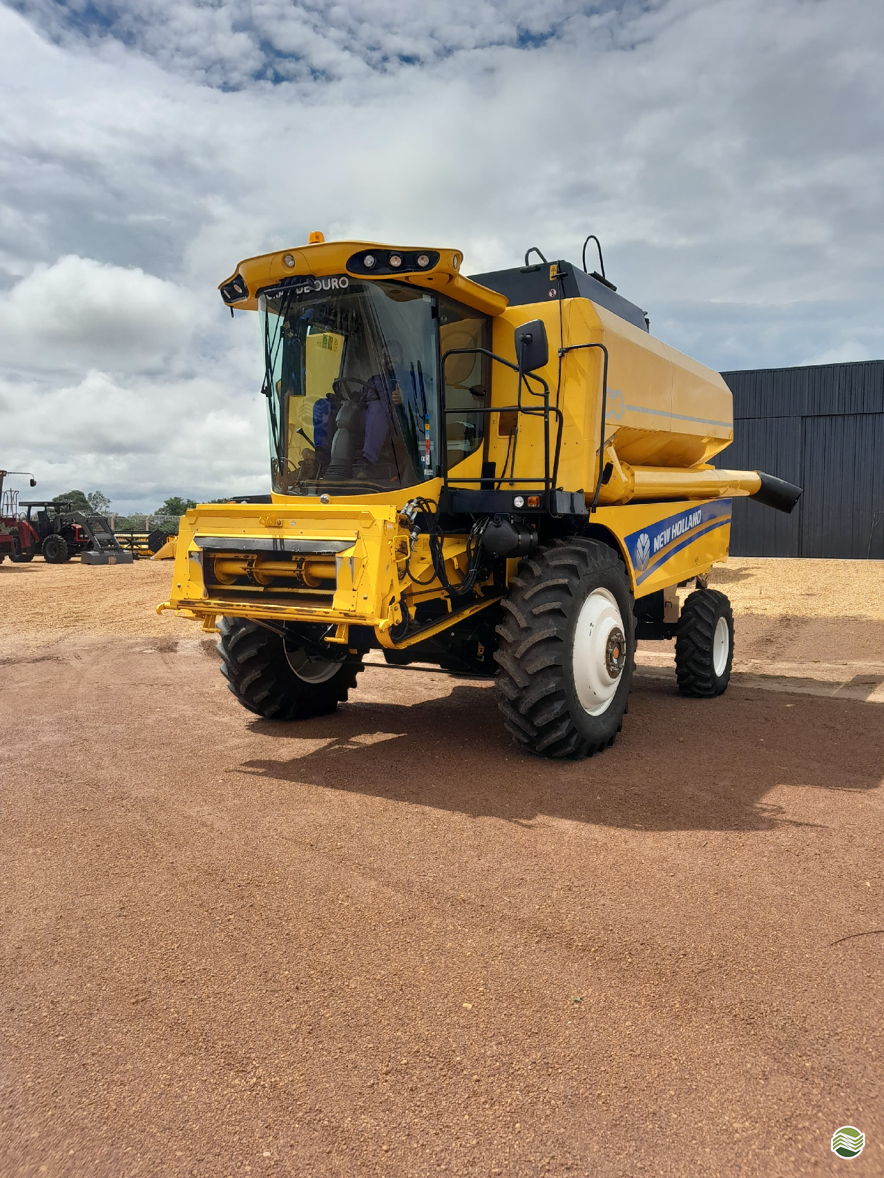COLHEITADEIRA NEW HOLLAND TX 5.90 Grão de Ouro - New Holland GURUPI TOCANTINS TO